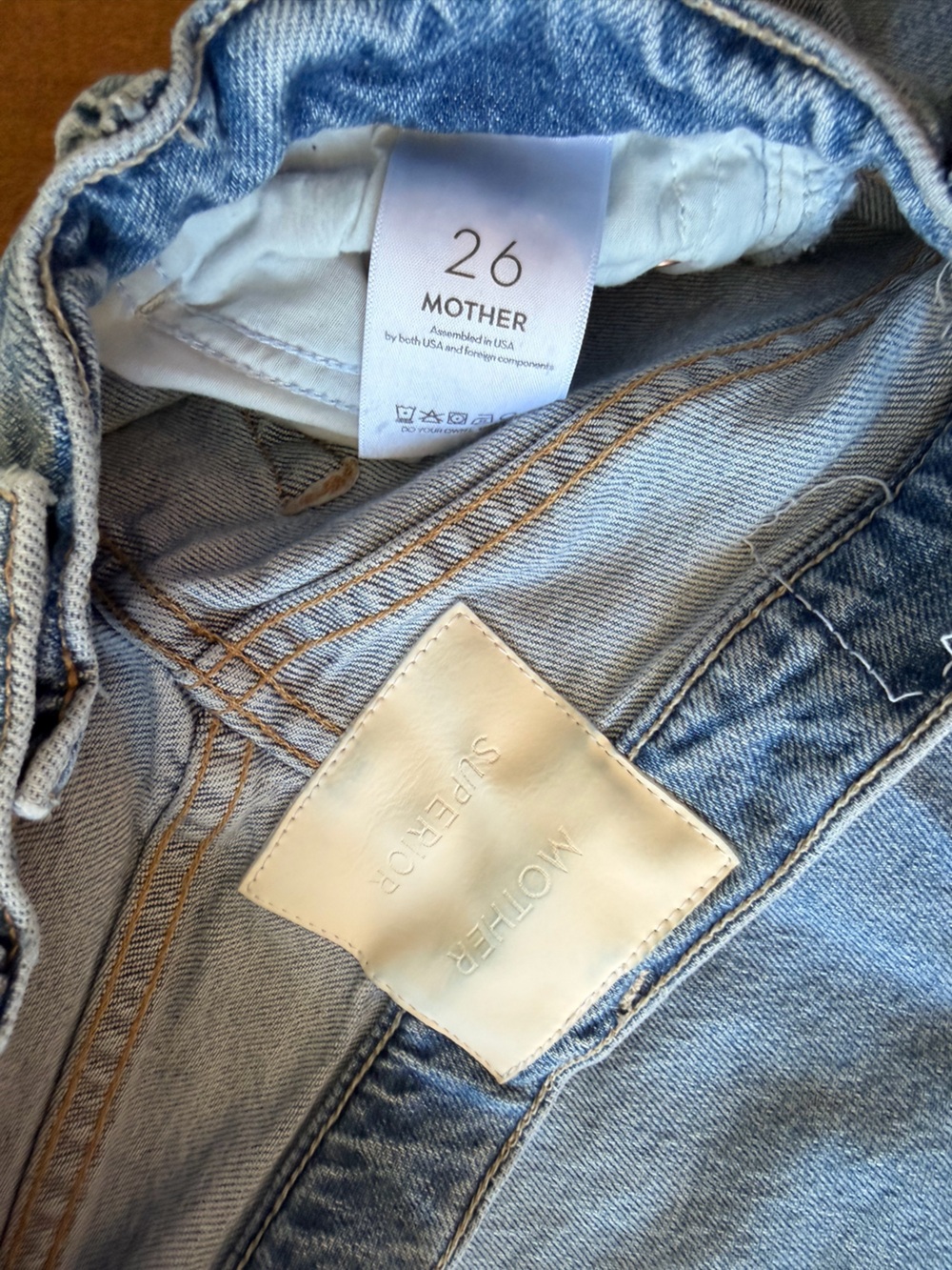 Like New MOTHER Petite Lil Lasso Sneak Jeans in Sow Surreal size 26 - Picture 4 of 4